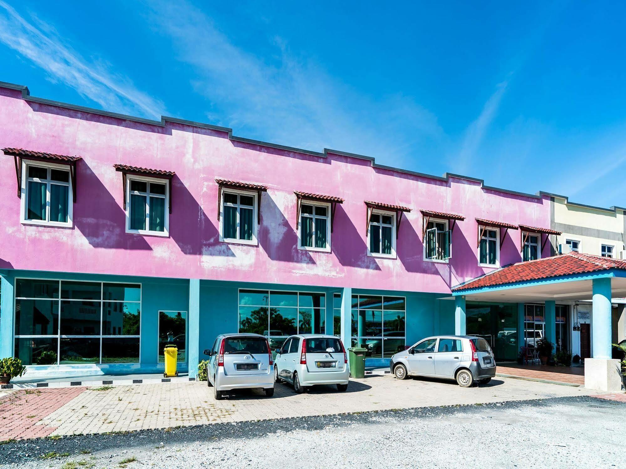 Oyo 275 Senyum Inn Pantai Cenang  Extérieur photo