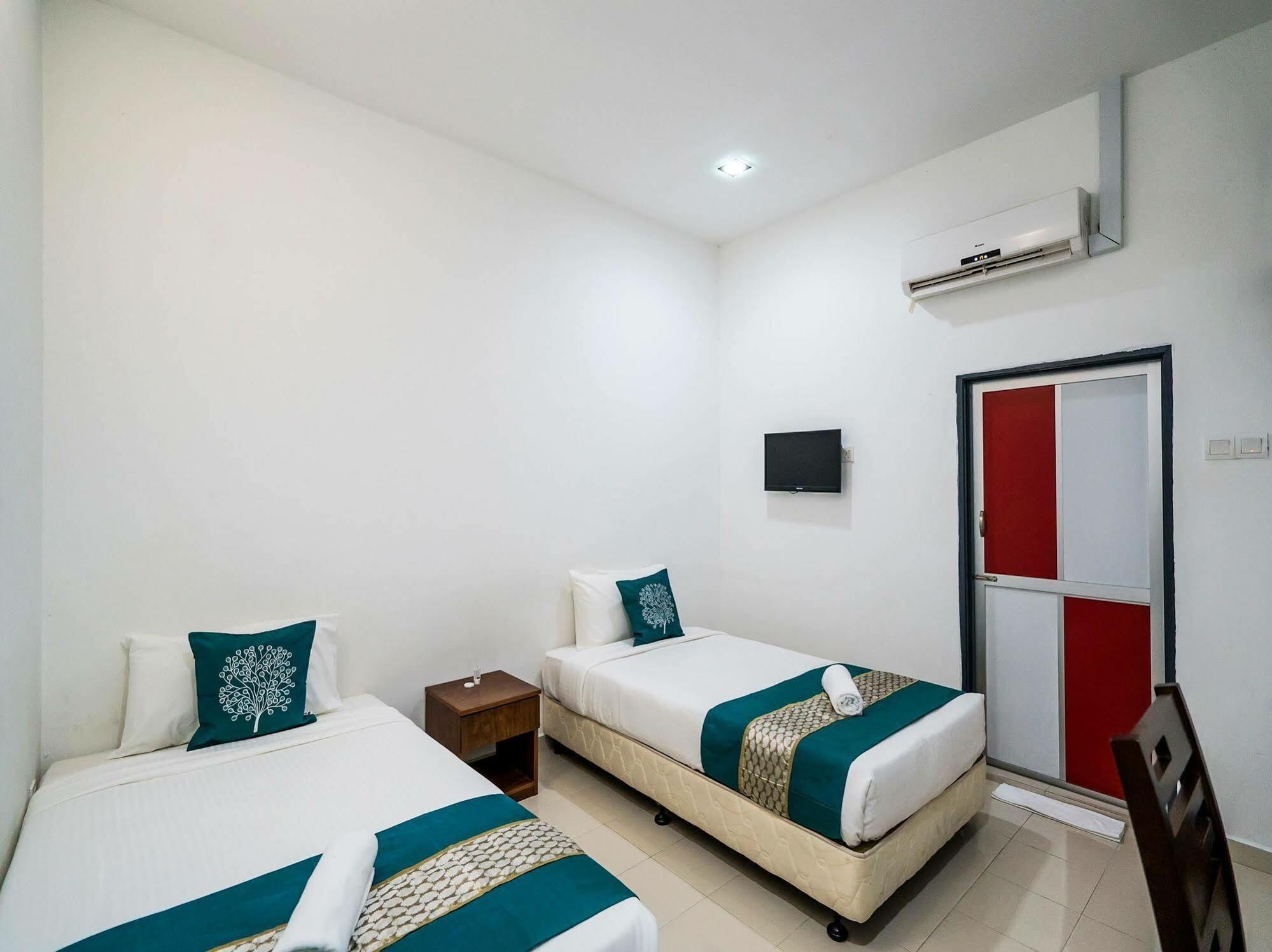 Oyo 275 Senyum Inn Pantai Cenang  Extérieur photo