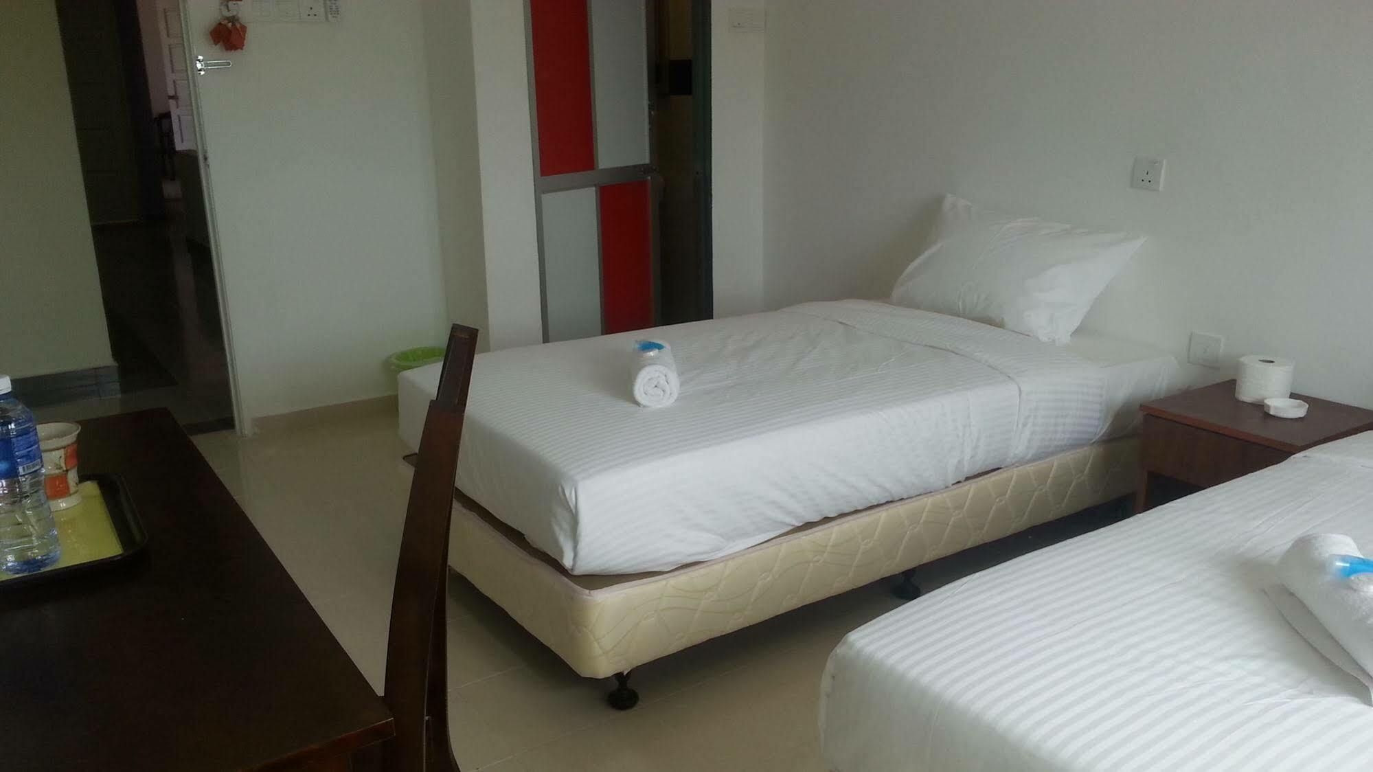 Oyo 275 Senyum Inn Pantai Cenang  Extérieur photo